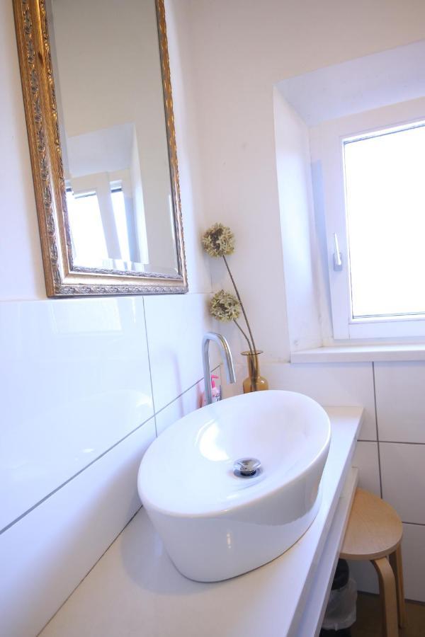 Moderne Studio Apartments Und 4 Zimmer Wohnungen In Oberhausen, Ideal Fuer Geschaeftsreisende Und Monteure Ngoại thất bức ảnh
