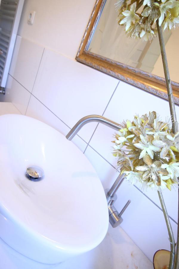 Moderne Studio Apartments Und 4 Zimmer Wohnungen In Oberhausen, Ideal Fuer Geschaeftsreisende Und Monteure Ngoại thất bức ảnh